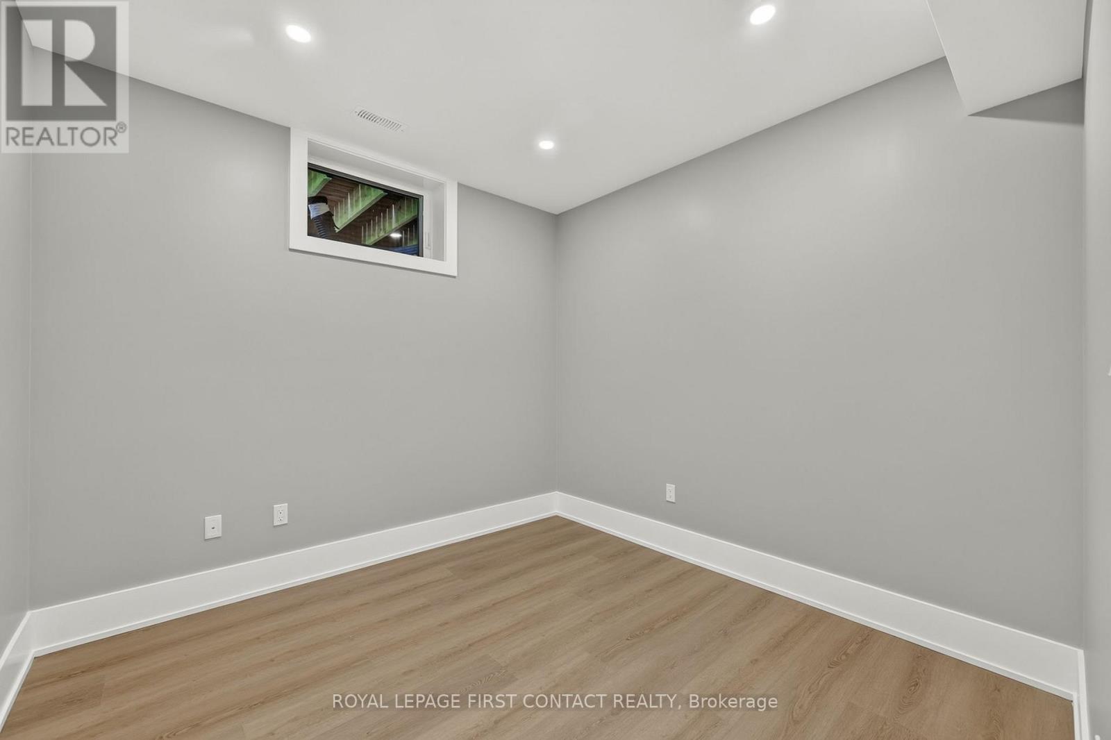 929 7th Line Property Photo 26