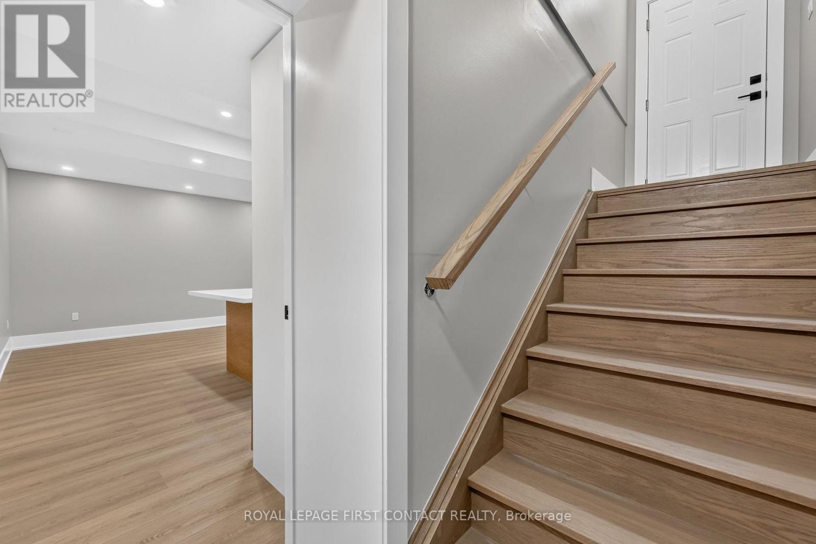 929 7th Line Property Photo 27