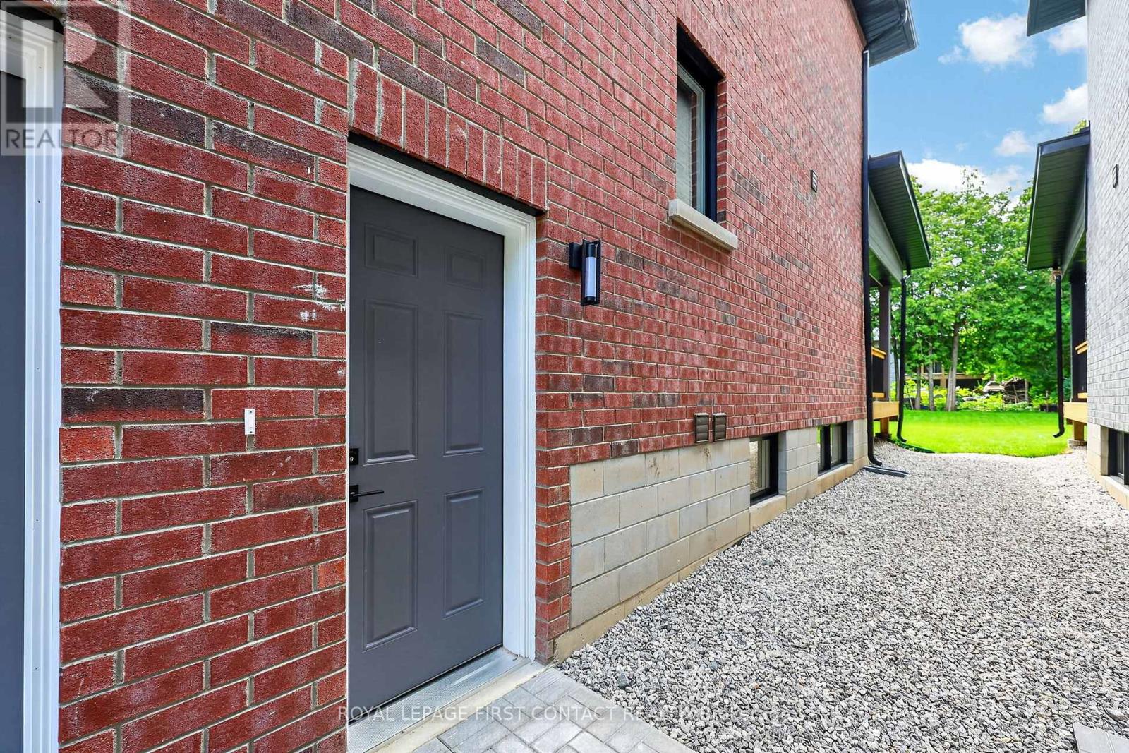 929 7th Line Property Photo 30