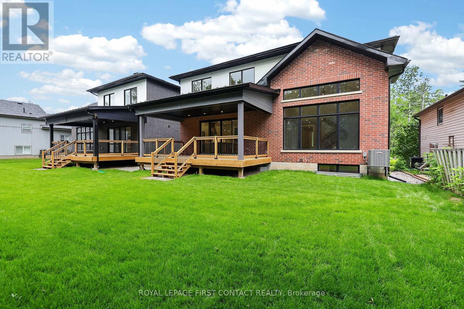 929 7th Line Property Photo 32