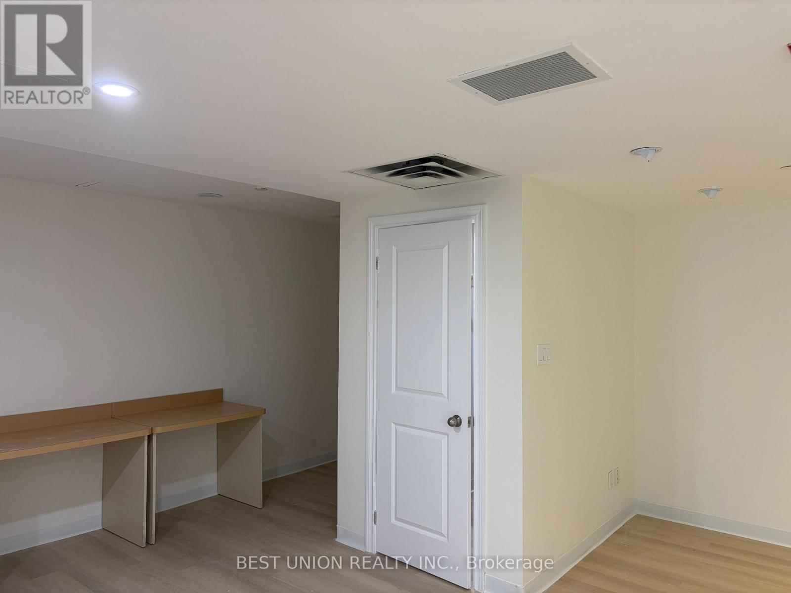 126 - 7155 Woodbine Avenue Property Photo 5