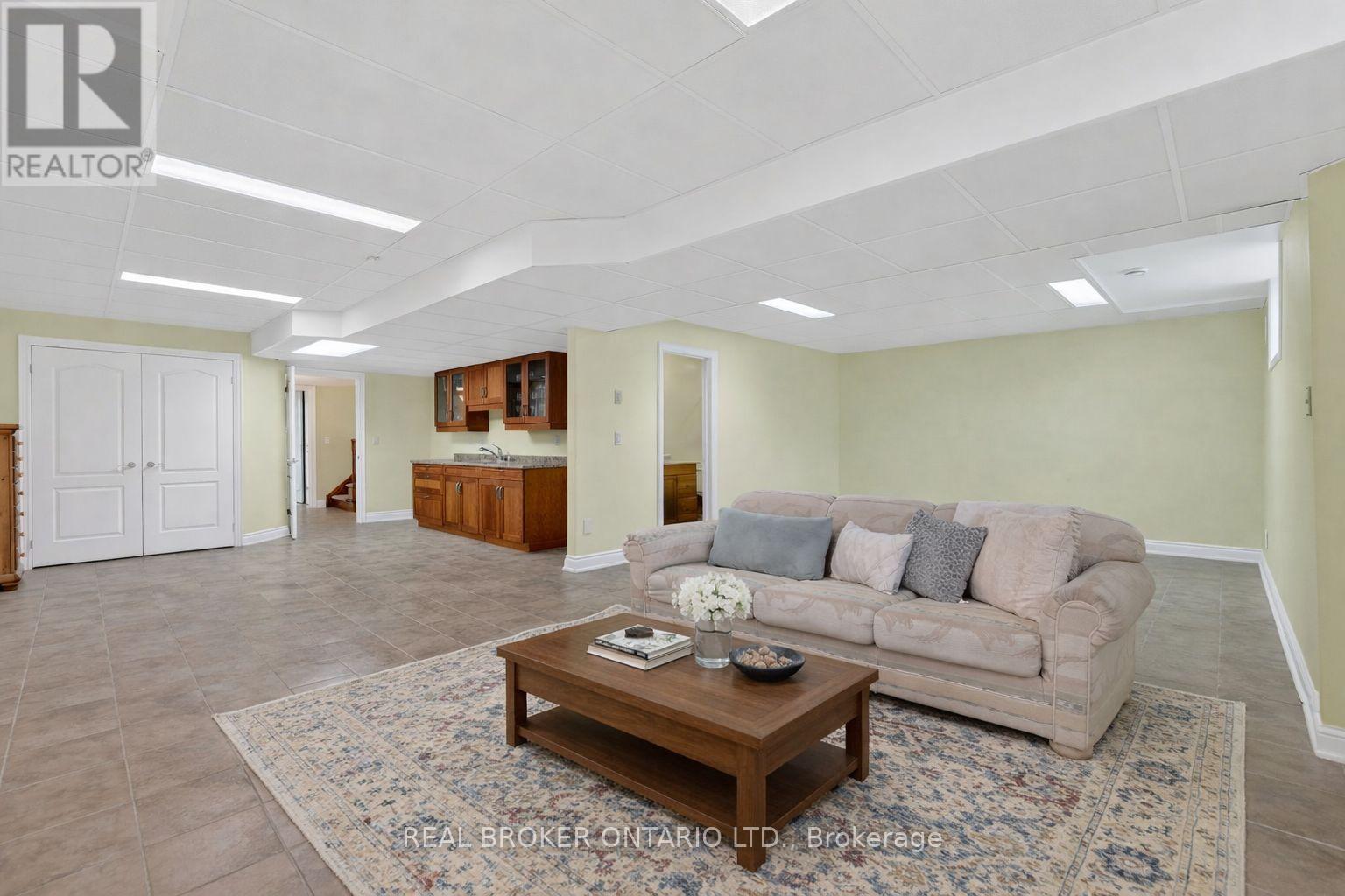 3421 Cole Road Property Photo 32