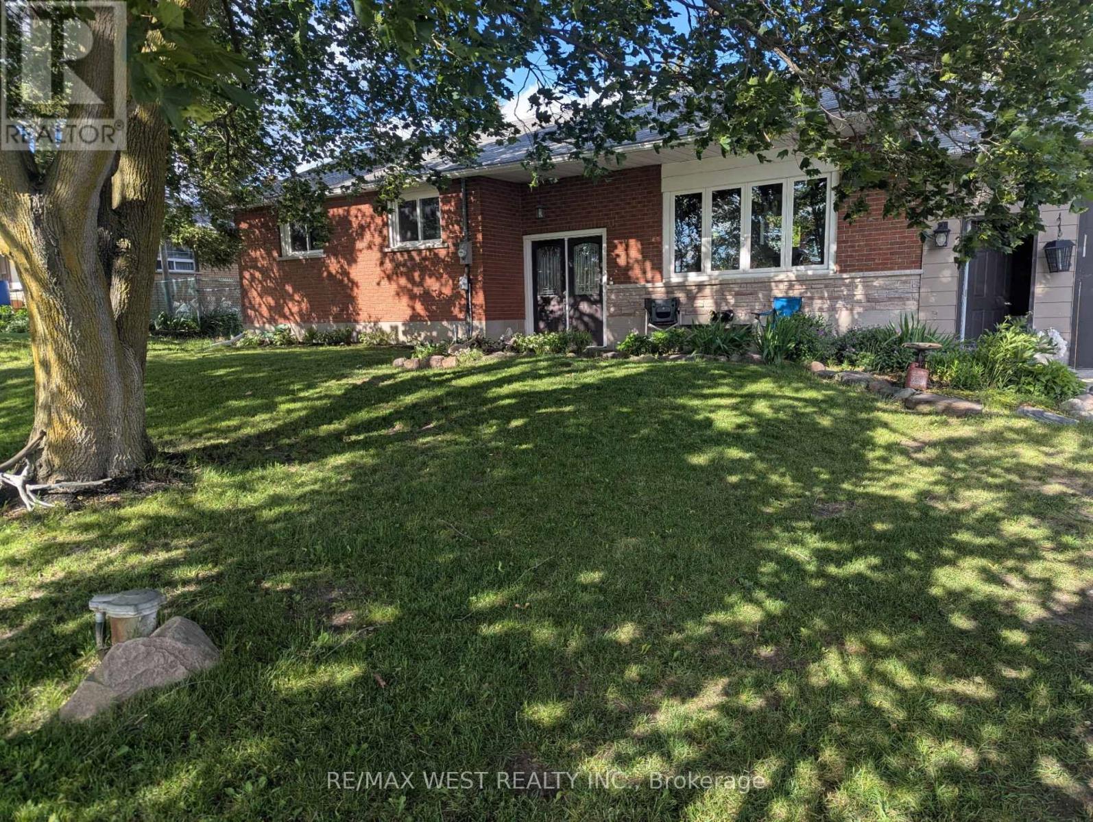 19113 Highway 48 Property Photo 2