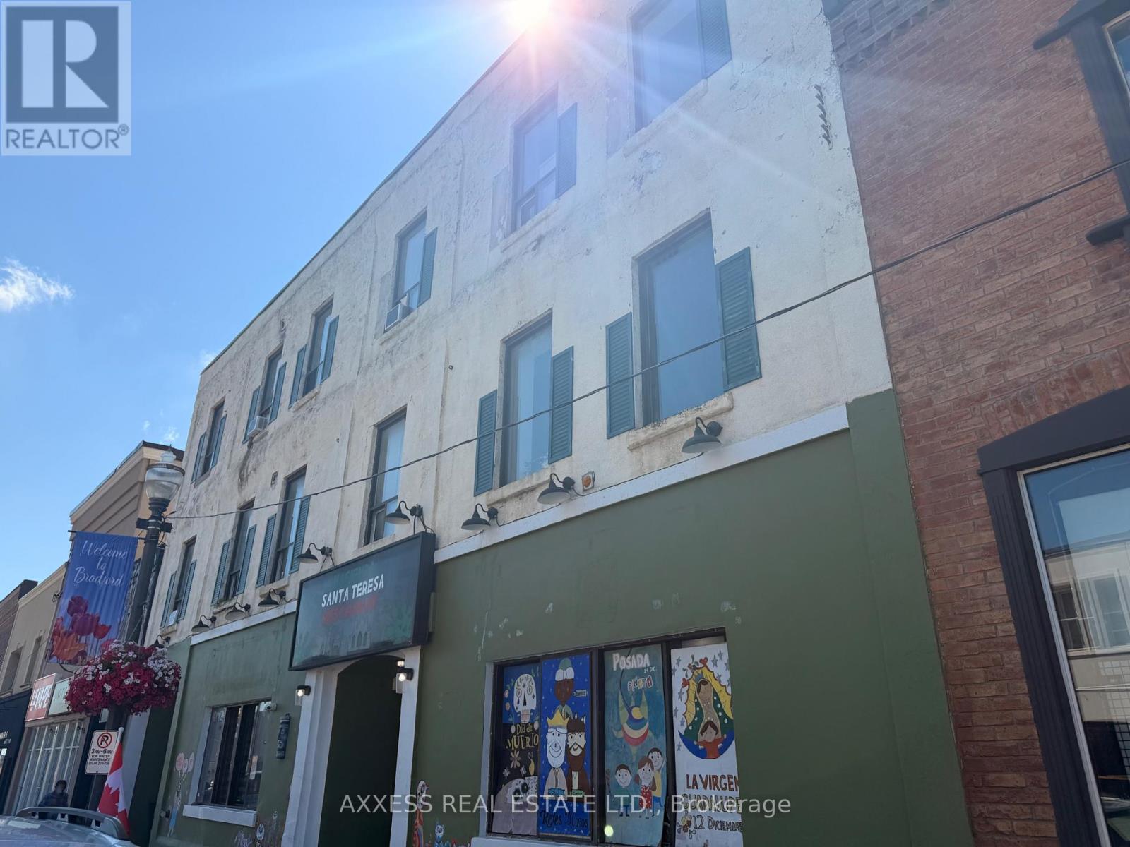 22 Holland Street W Property Photo 2