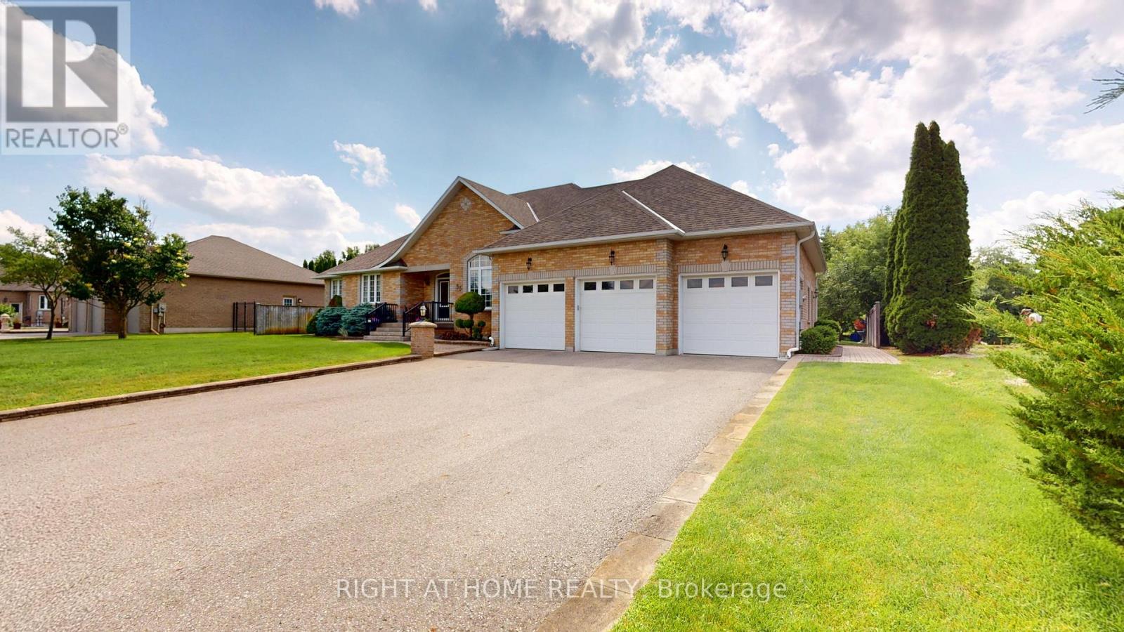 35 Golfview Boulevard Property Photo 2