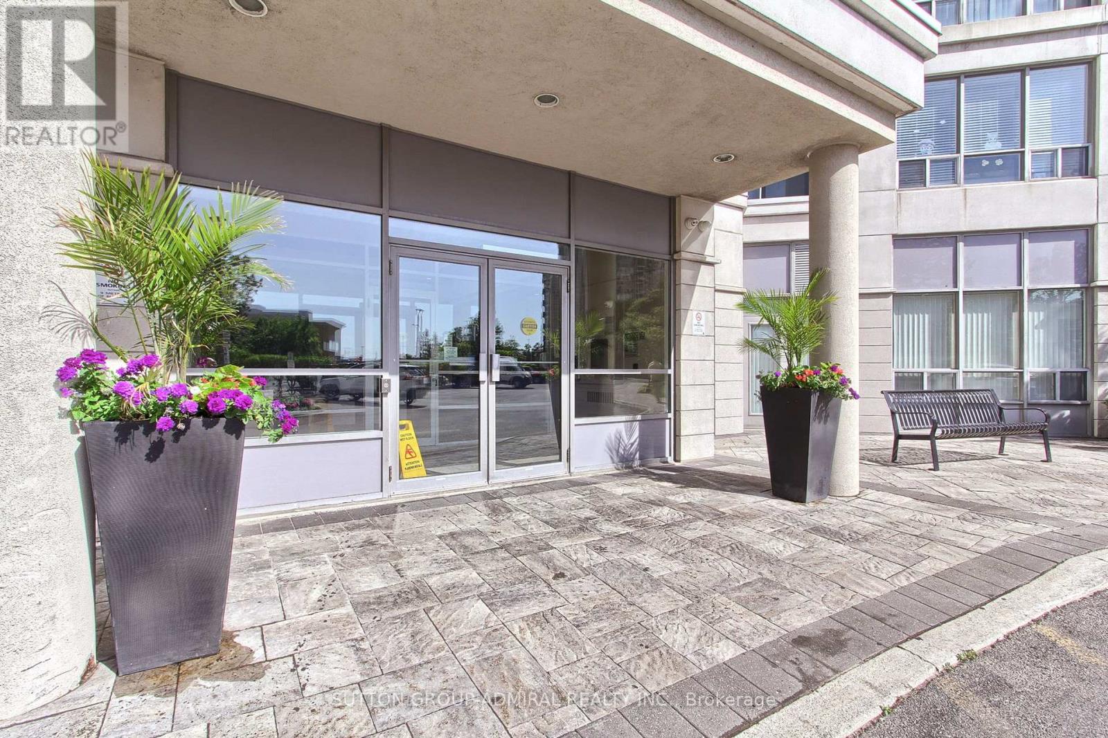 905 - 50 Disera Drive Property Photo 3