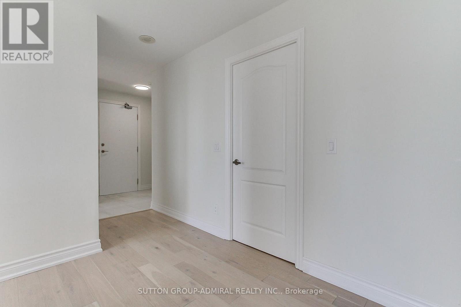 905 - 50 Disera Drive Property Photo 6