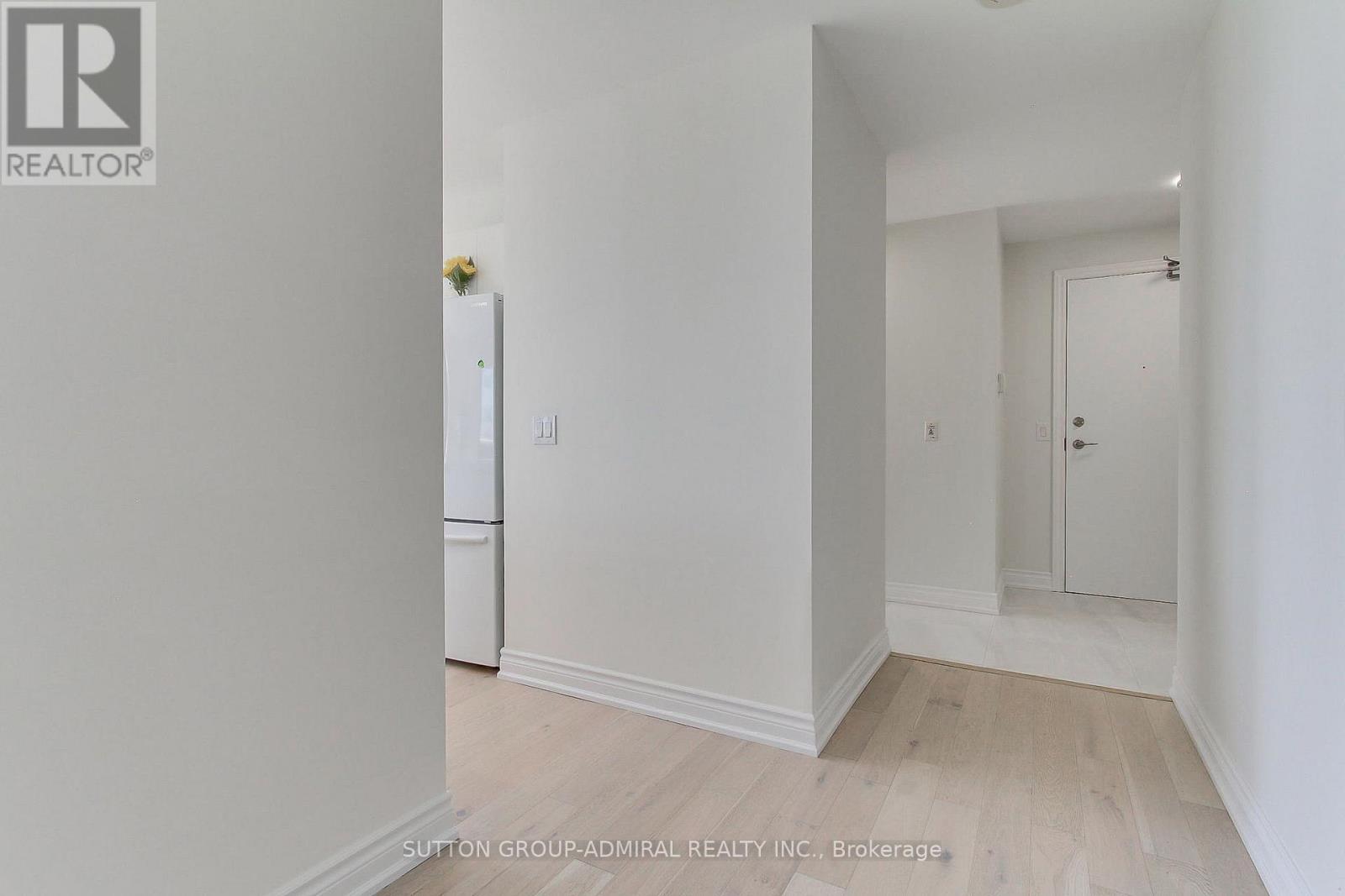 905 - 50 Disera Drive Property Photo 7
