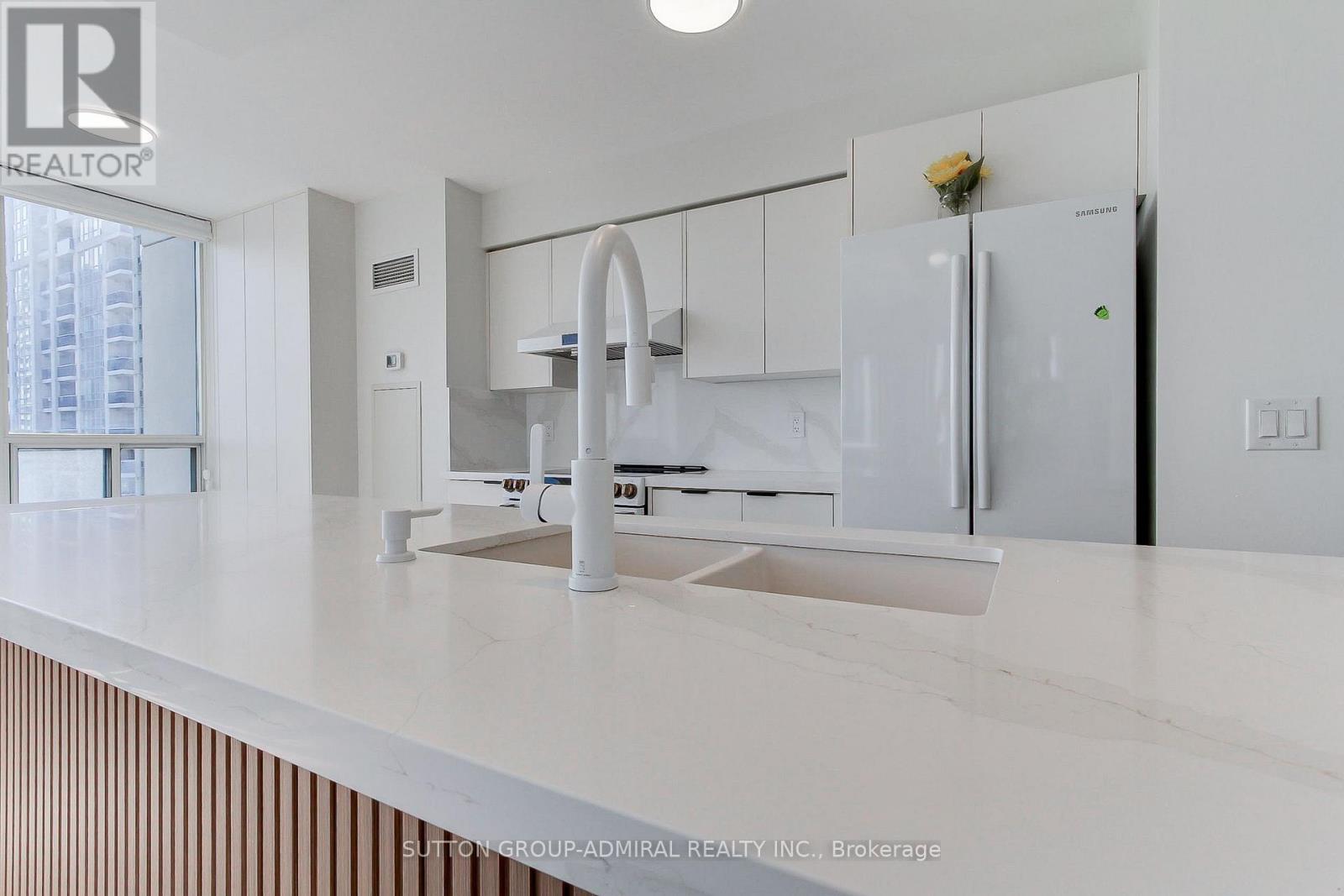 905 - 50 Disera Drive Property Photo 10
