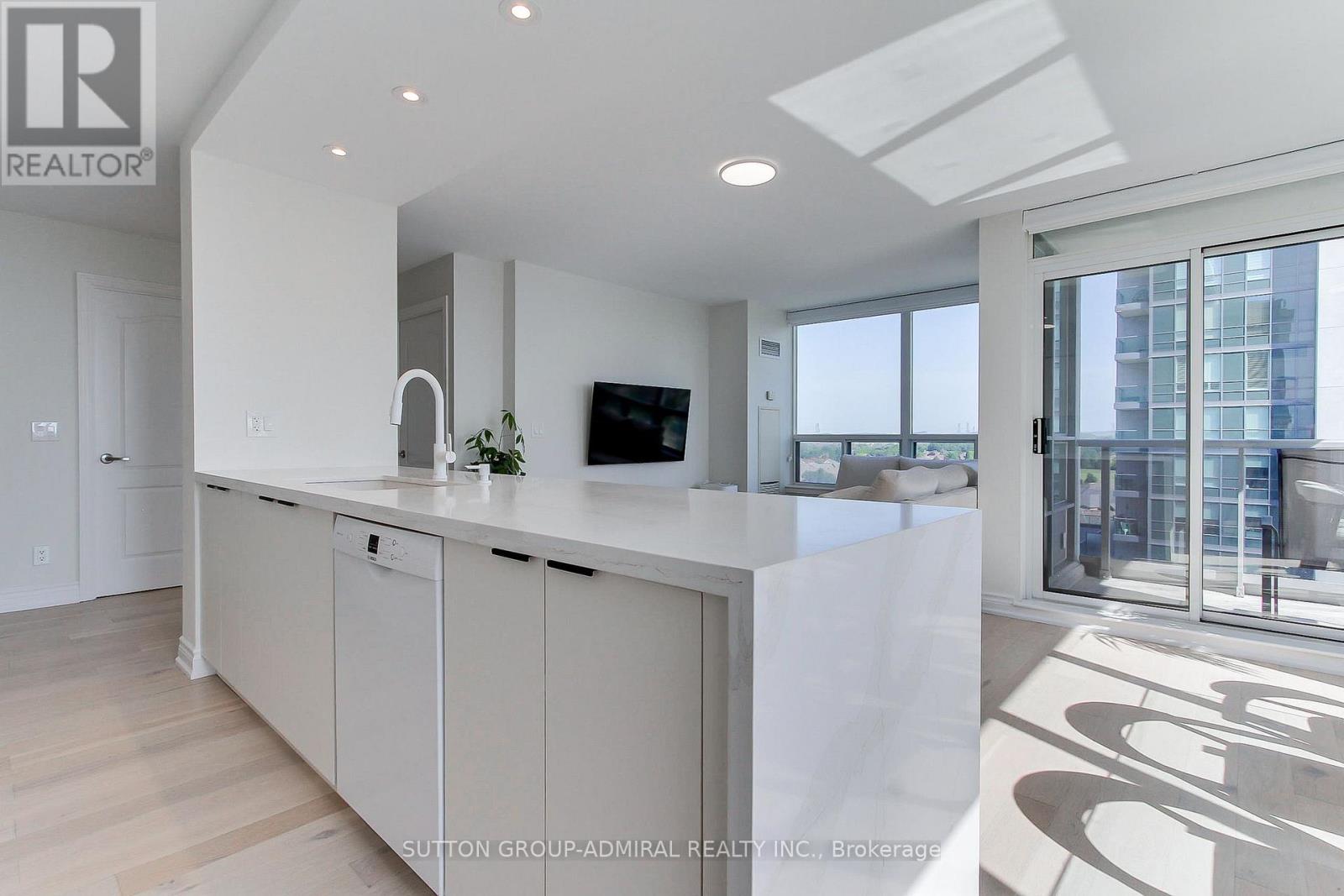905 - 50 Disera Drive Property Photo 14