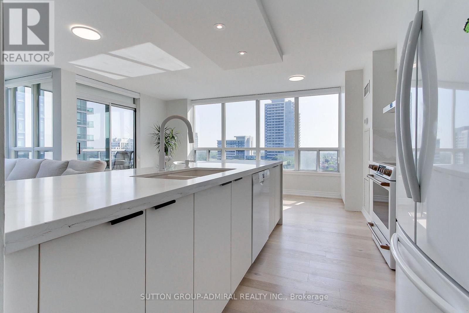 905 - 50 Disera Drive Property Photo 15