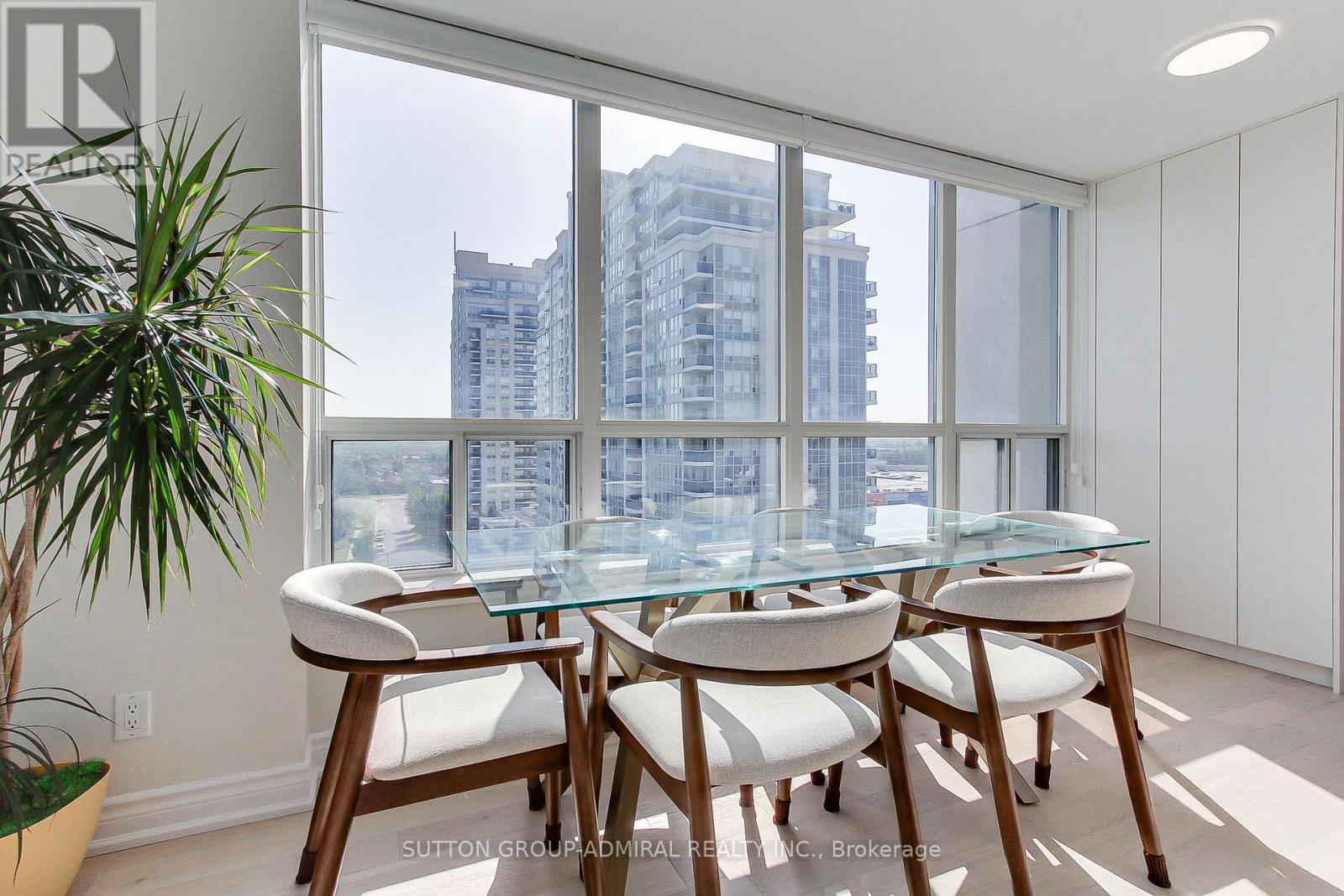 905 - 50 Disera Drive Property Photo 17
