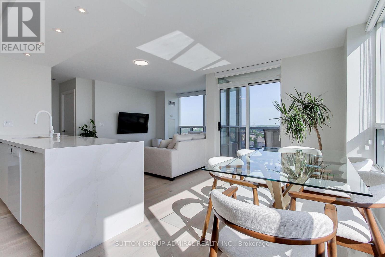 905 - 50 Disera Drive Property Photo 19