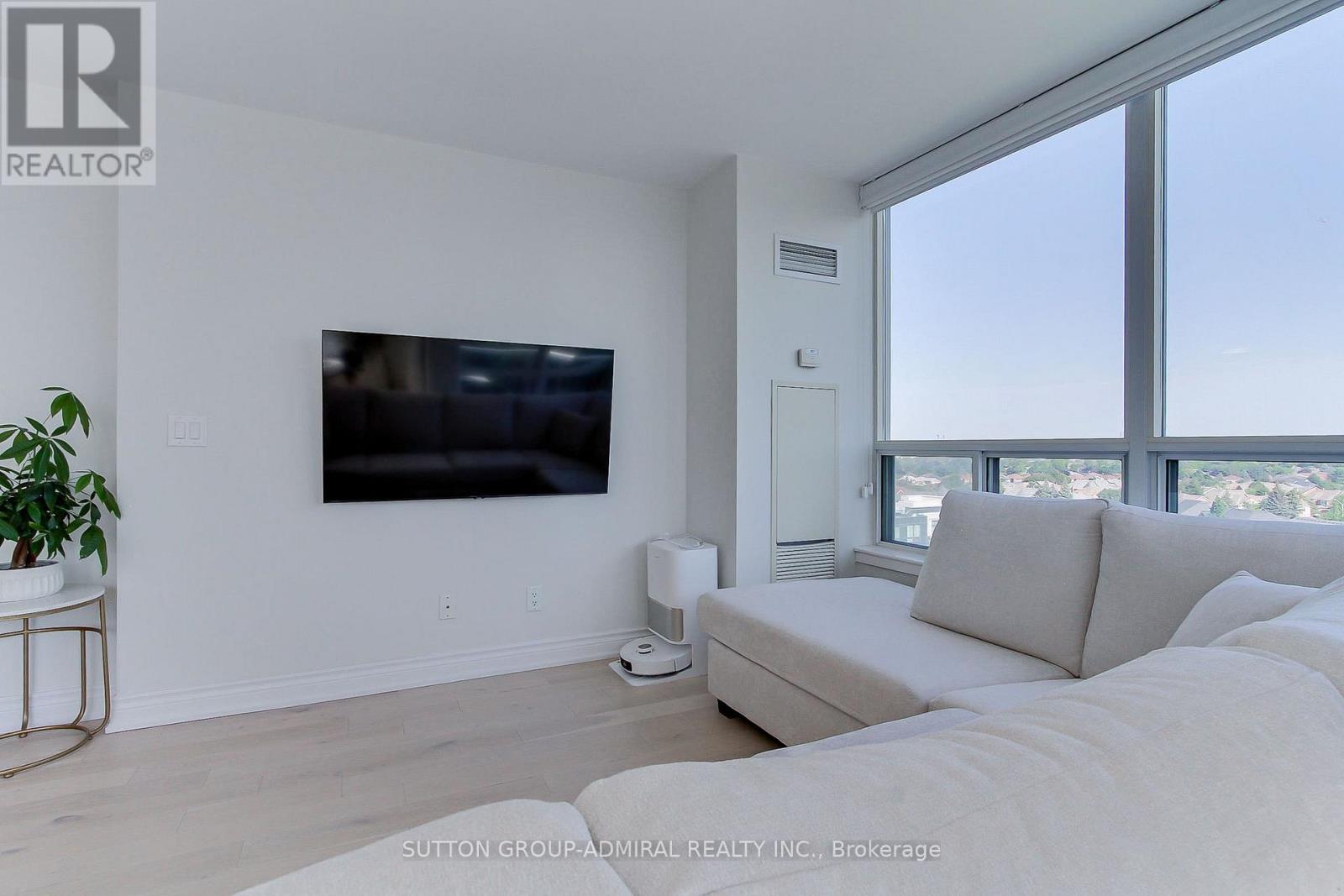 905 - 50 Disera Drive Property Photo 22