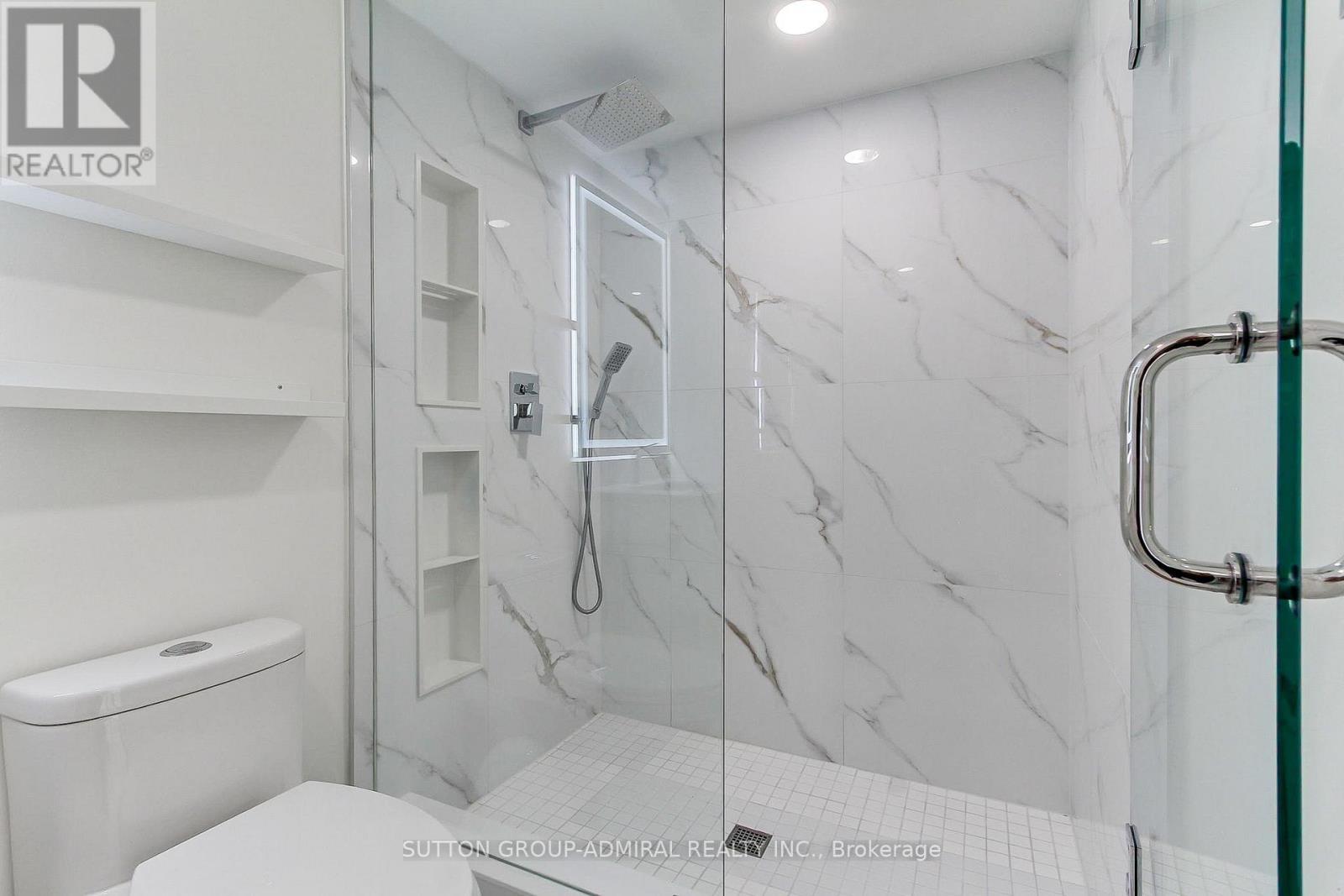 905 - 50 Disera Drive Property Photo 28