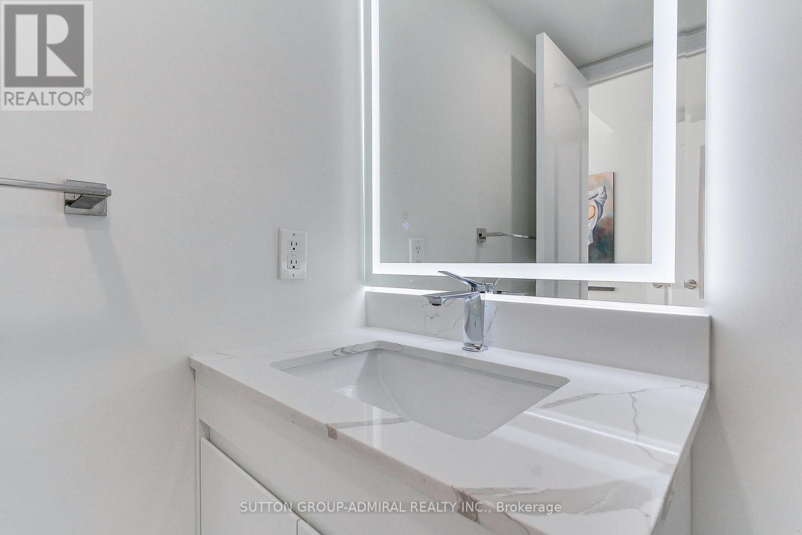905 - 50 Disera Drive Property Photo 29