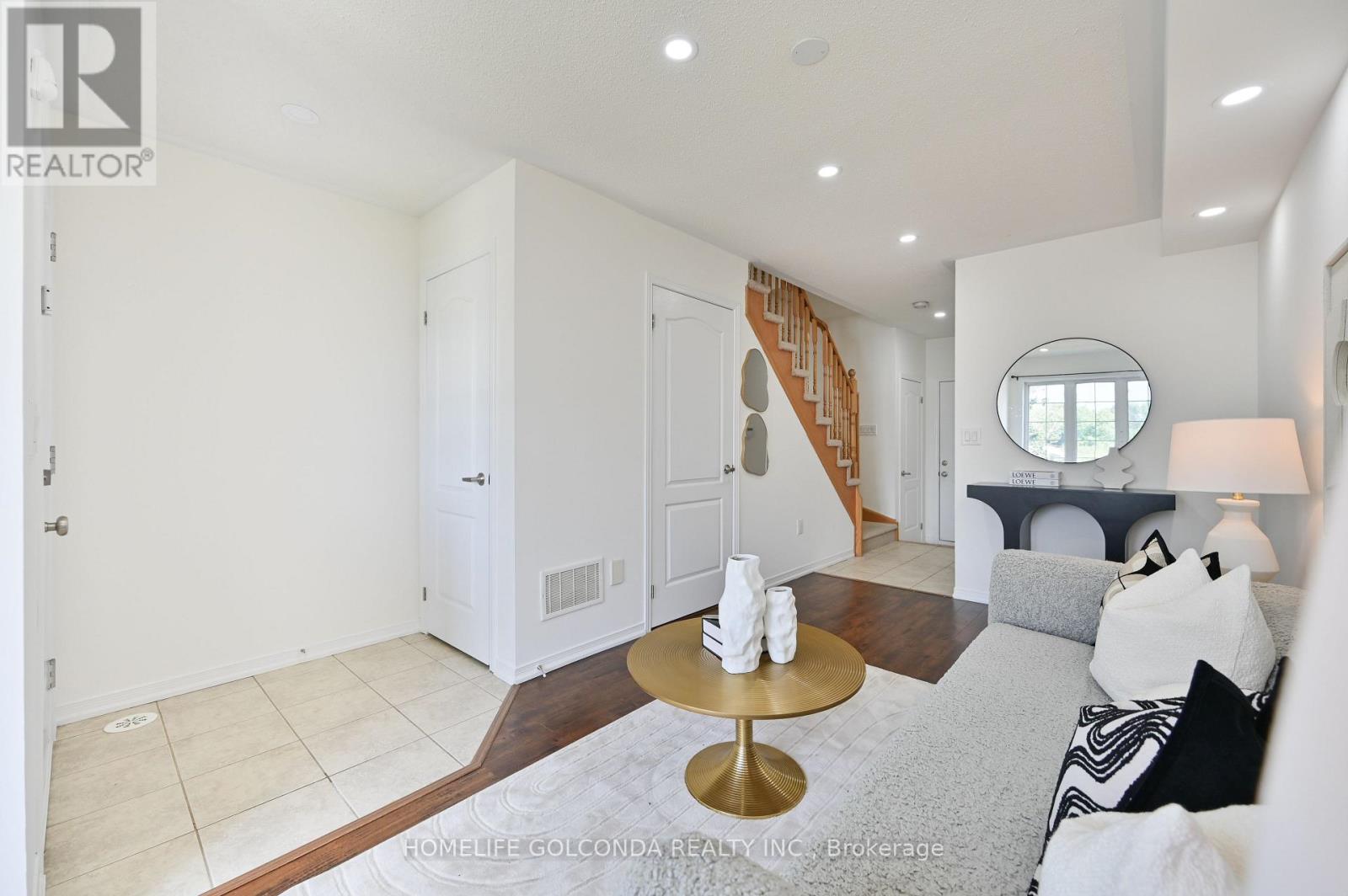 5277 Major Mackenzie Drive E Property Photo 6
