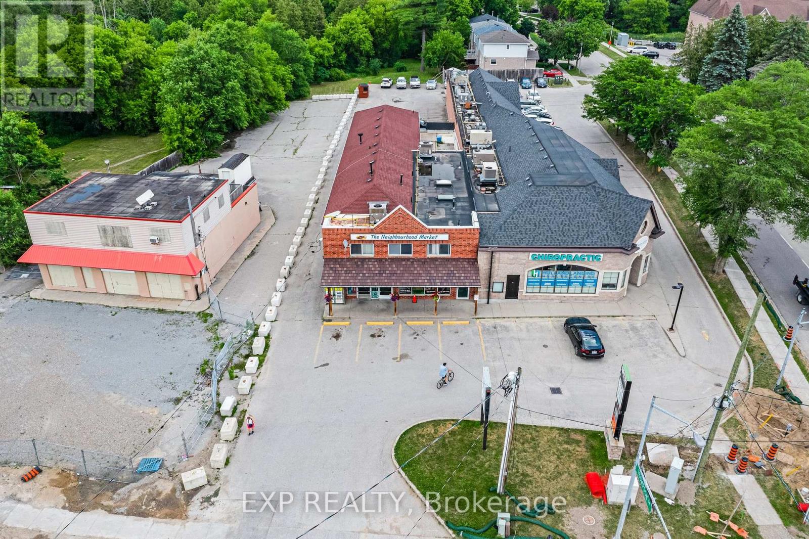 19423 Yonge Street Property Photo 3