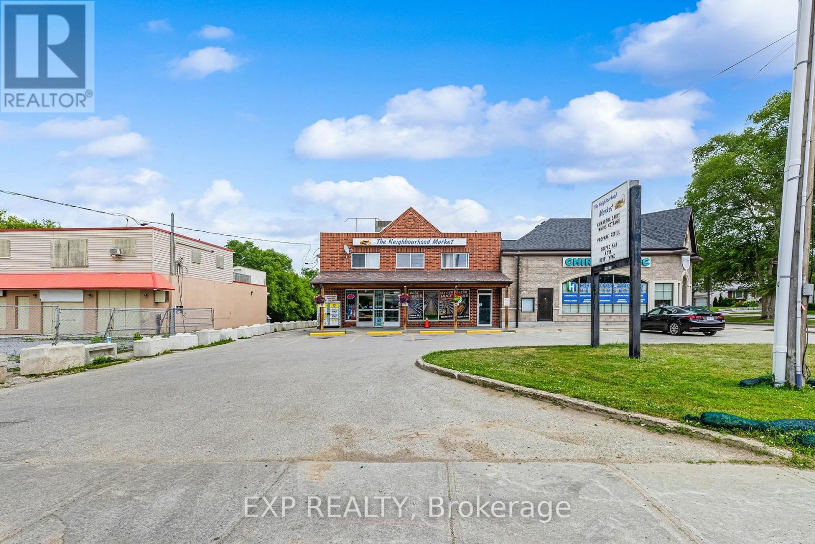 19423 Yonge Street Property Photo 4