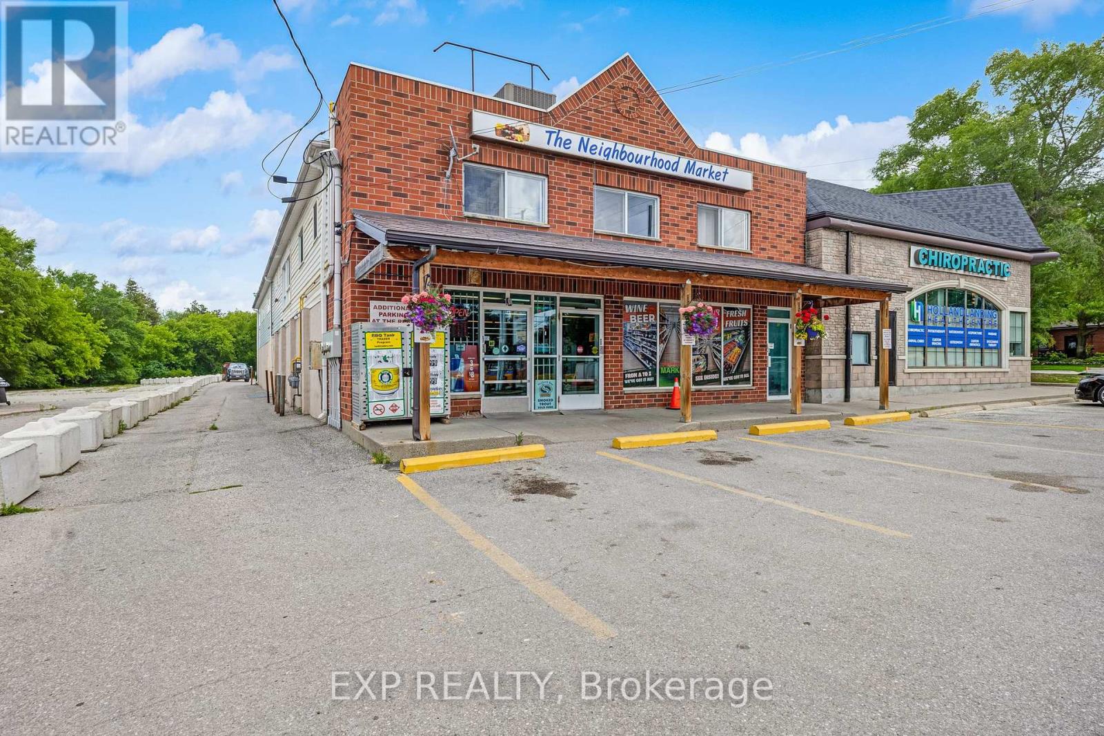 19423 Yonge Street Property Photo 5