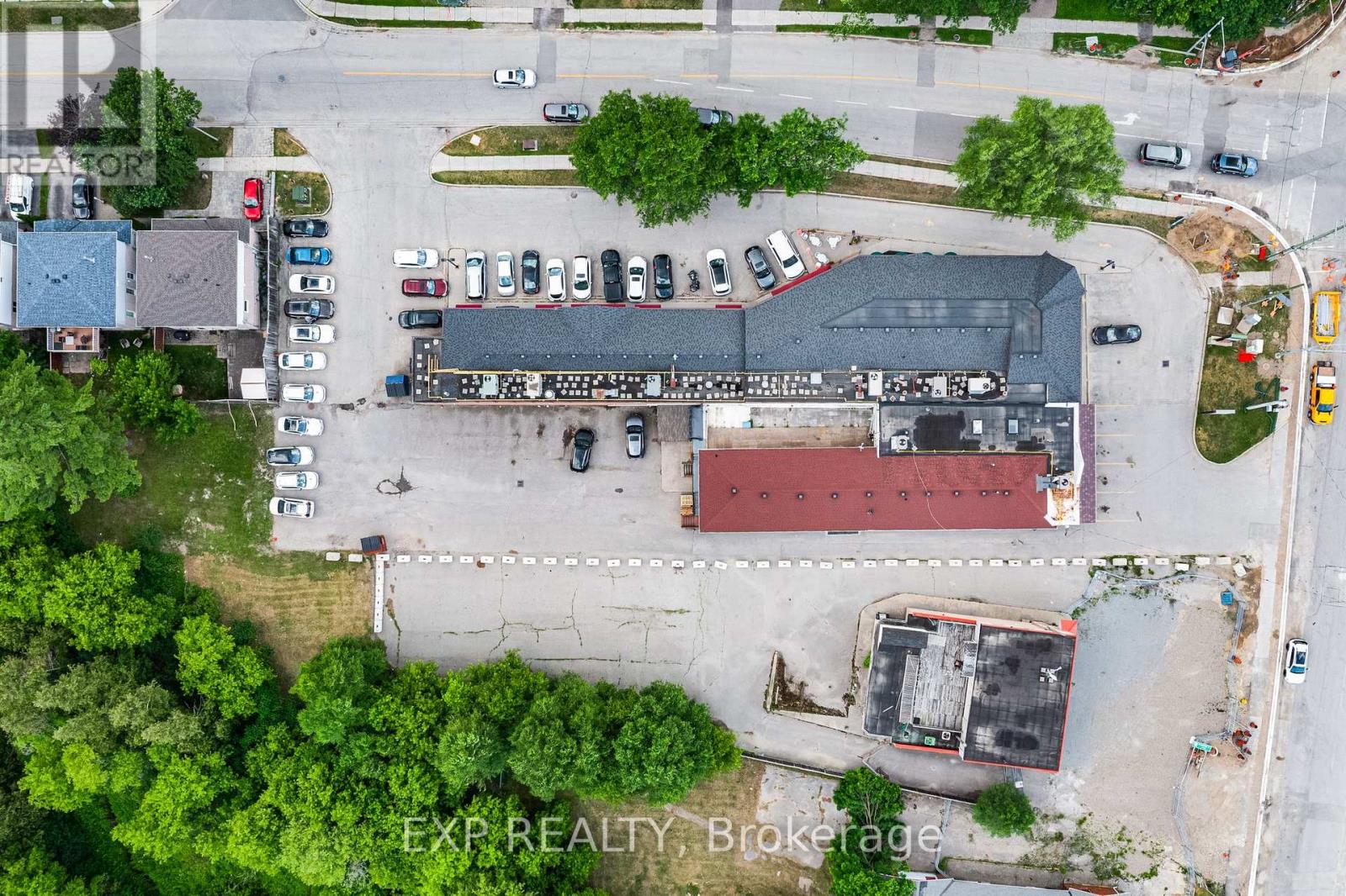 19423 Yonge Street Property Photo 8