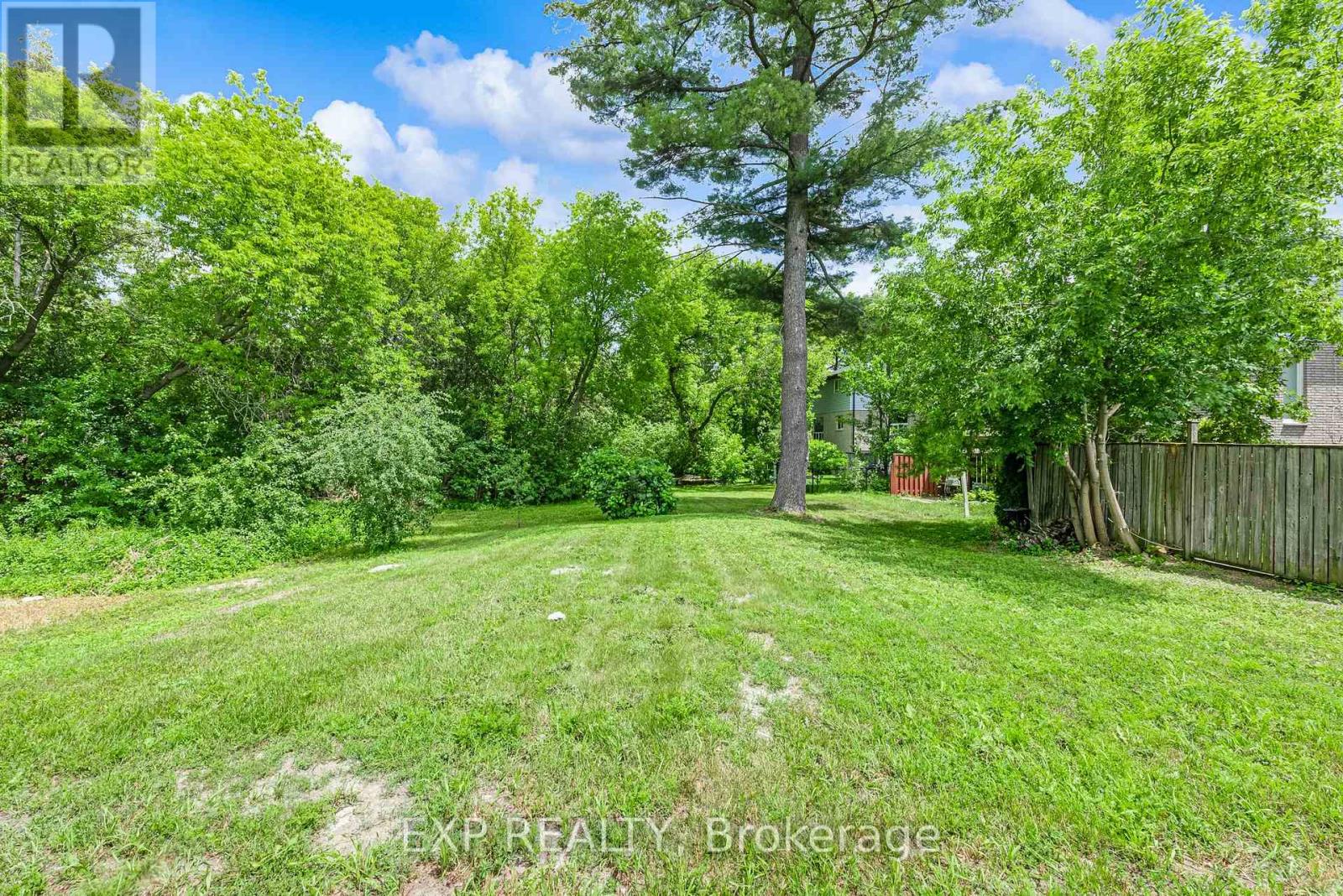 19423 Yonge Street Property Photo 12