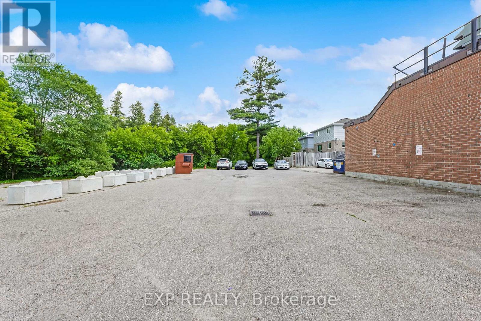 19423 Yonge Street Property Photo 14
