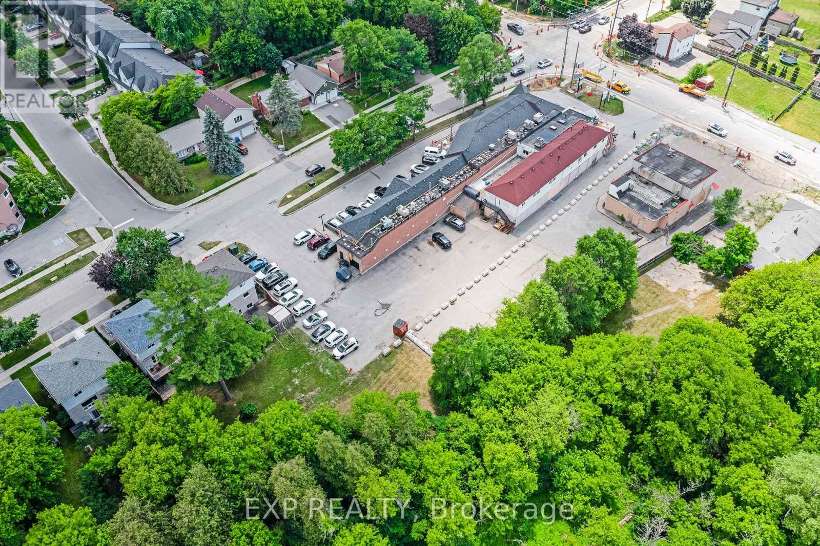 19423 Yonge Street Property Photo 16
