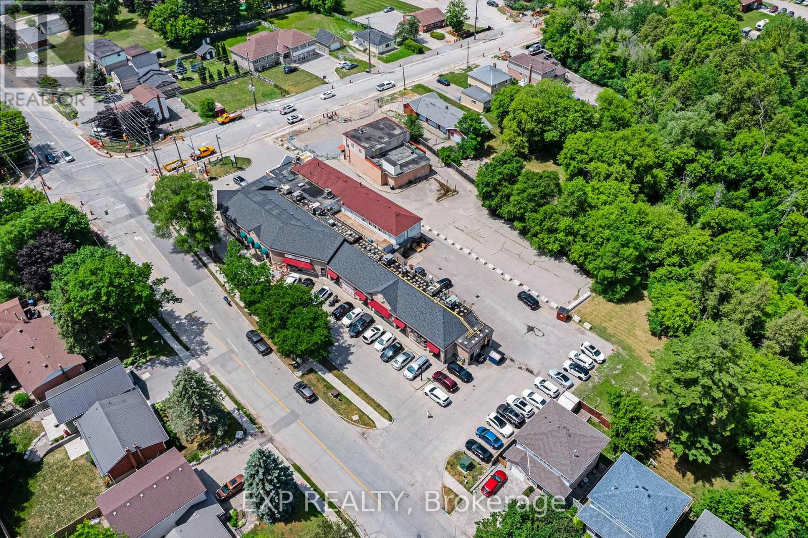 19423 Yonge Street Property Photo 18