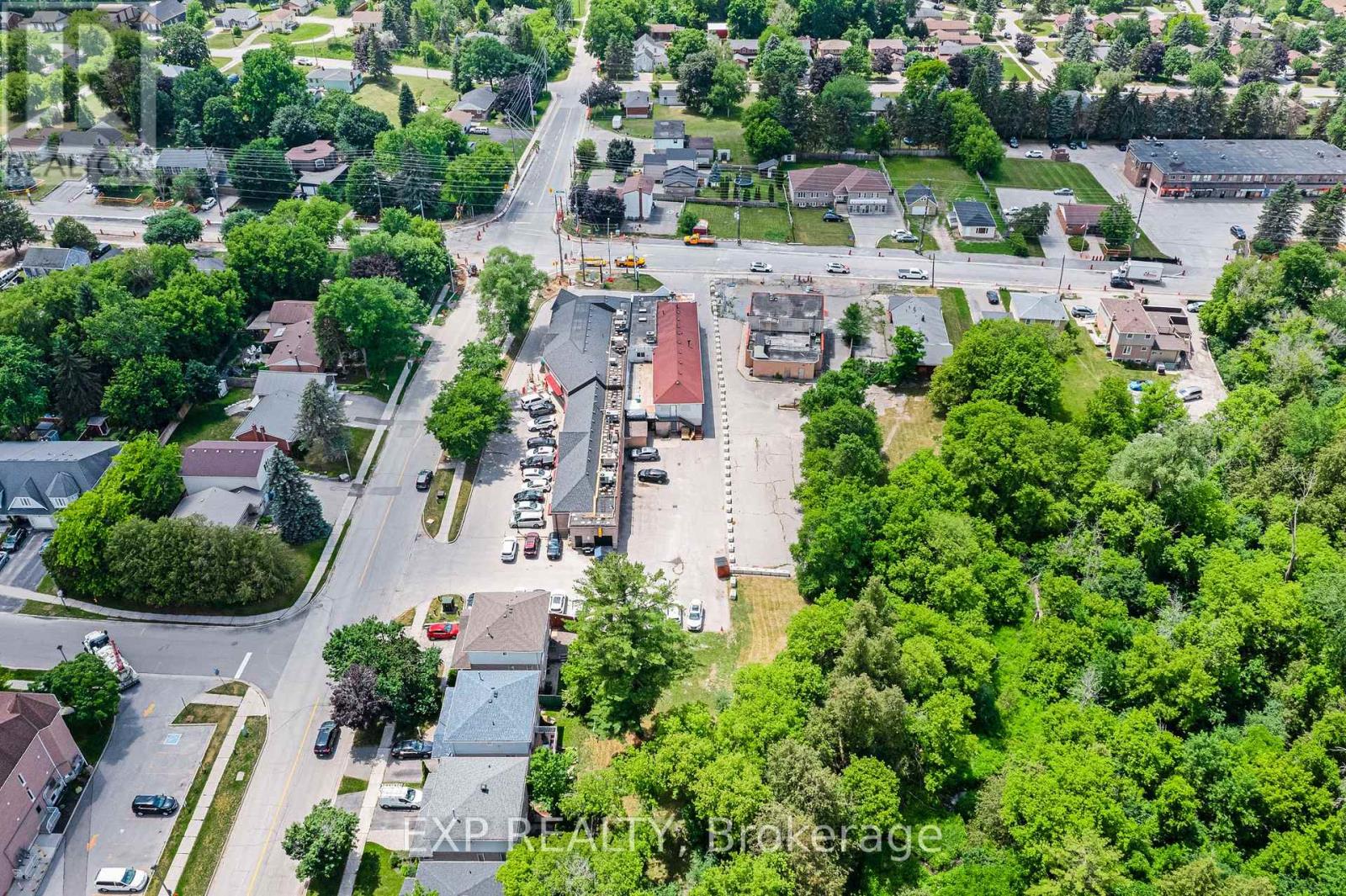 19423 Yonge Street Property Photo 19