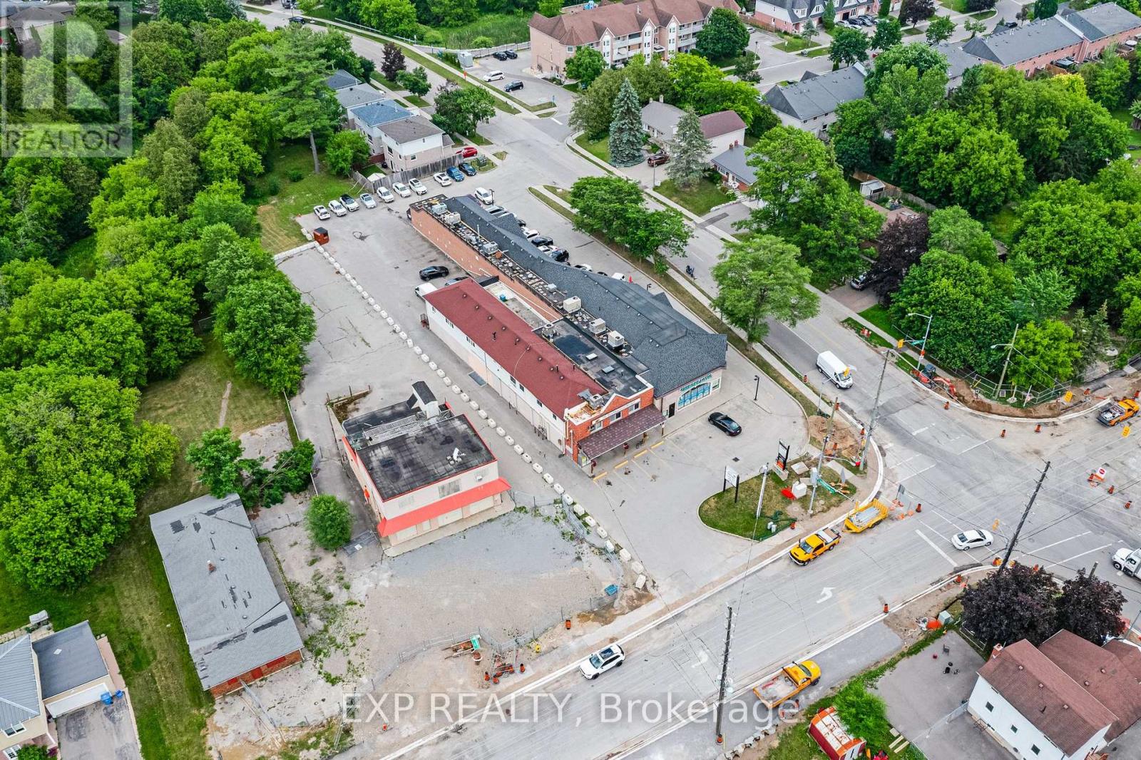 19423 Yonge Street Property Photo 21
