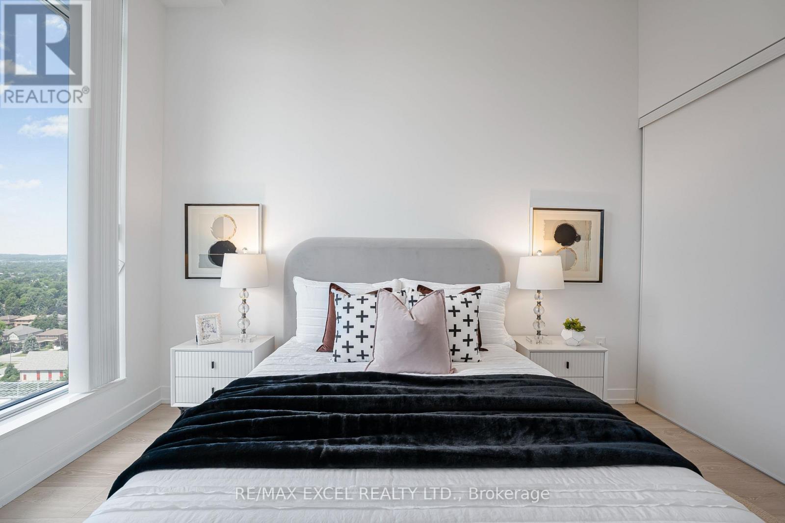 1801 - 8868 Yonge Street Property Photo 11