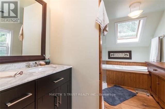 3563 Vandorf Side Road Property Photo 13