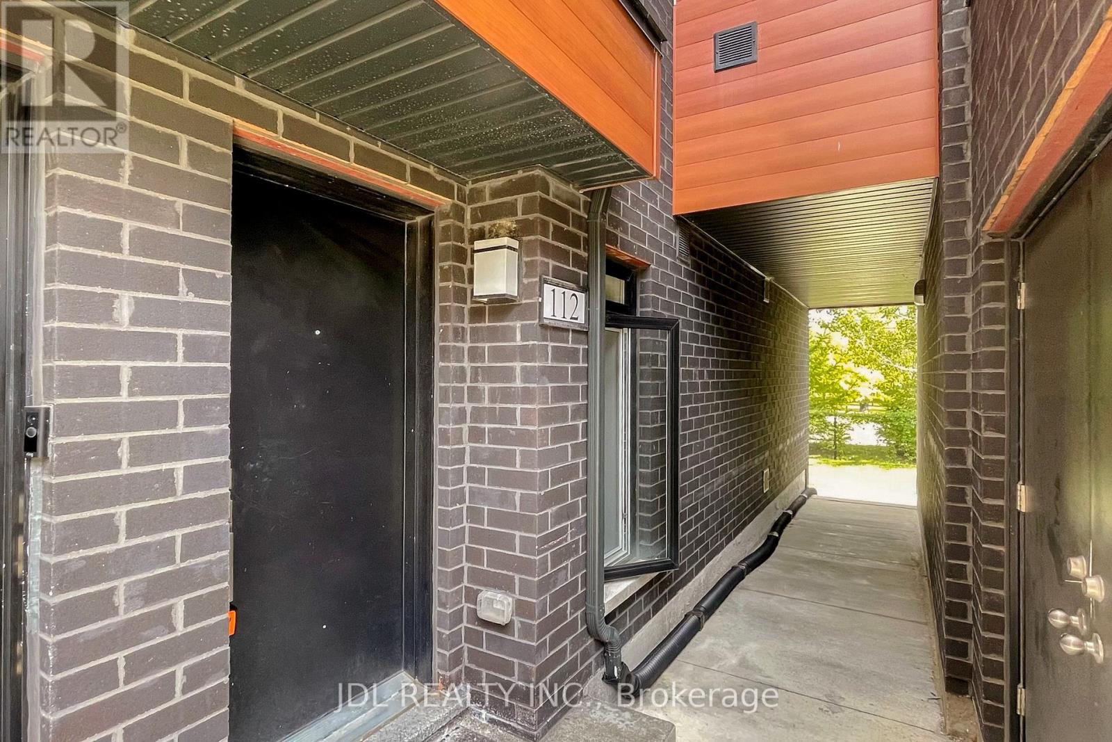 112 - 370 Red Maple Road Property Photo 4