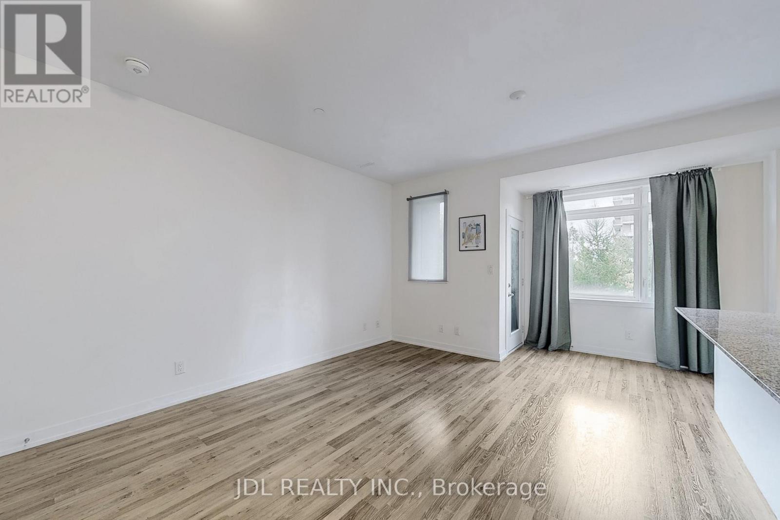112 - 370 Red Maple Road Property Photo 6