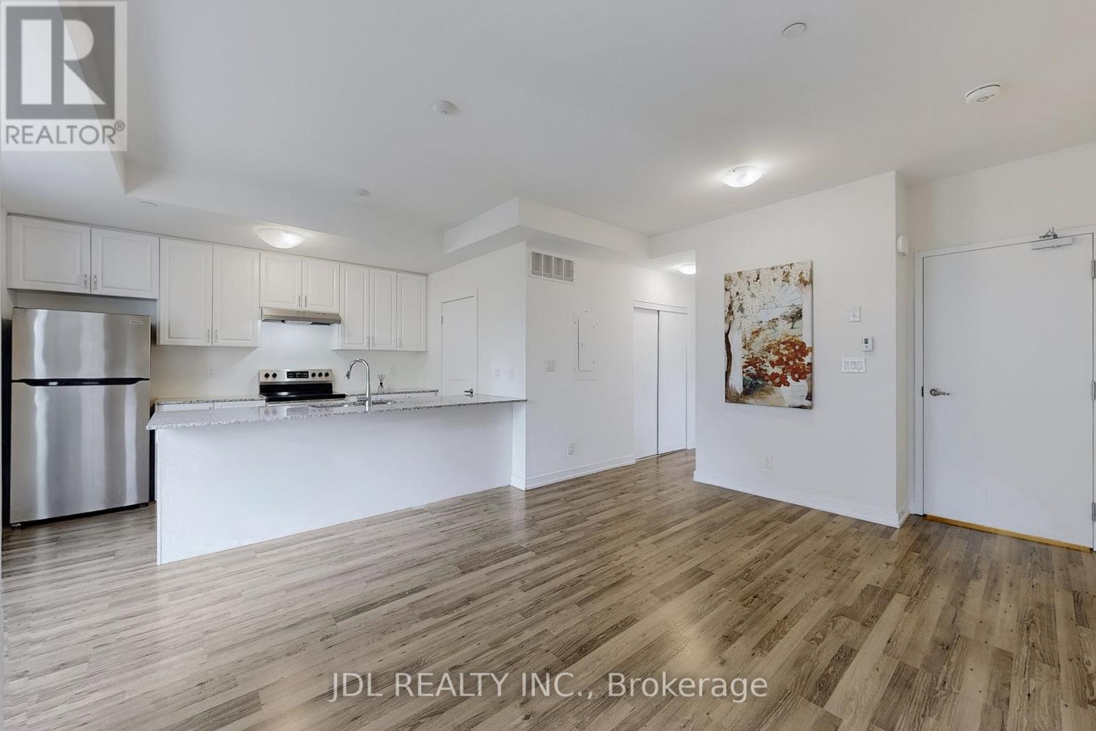 112 - 370 Red Maple Road Property Photo 11
