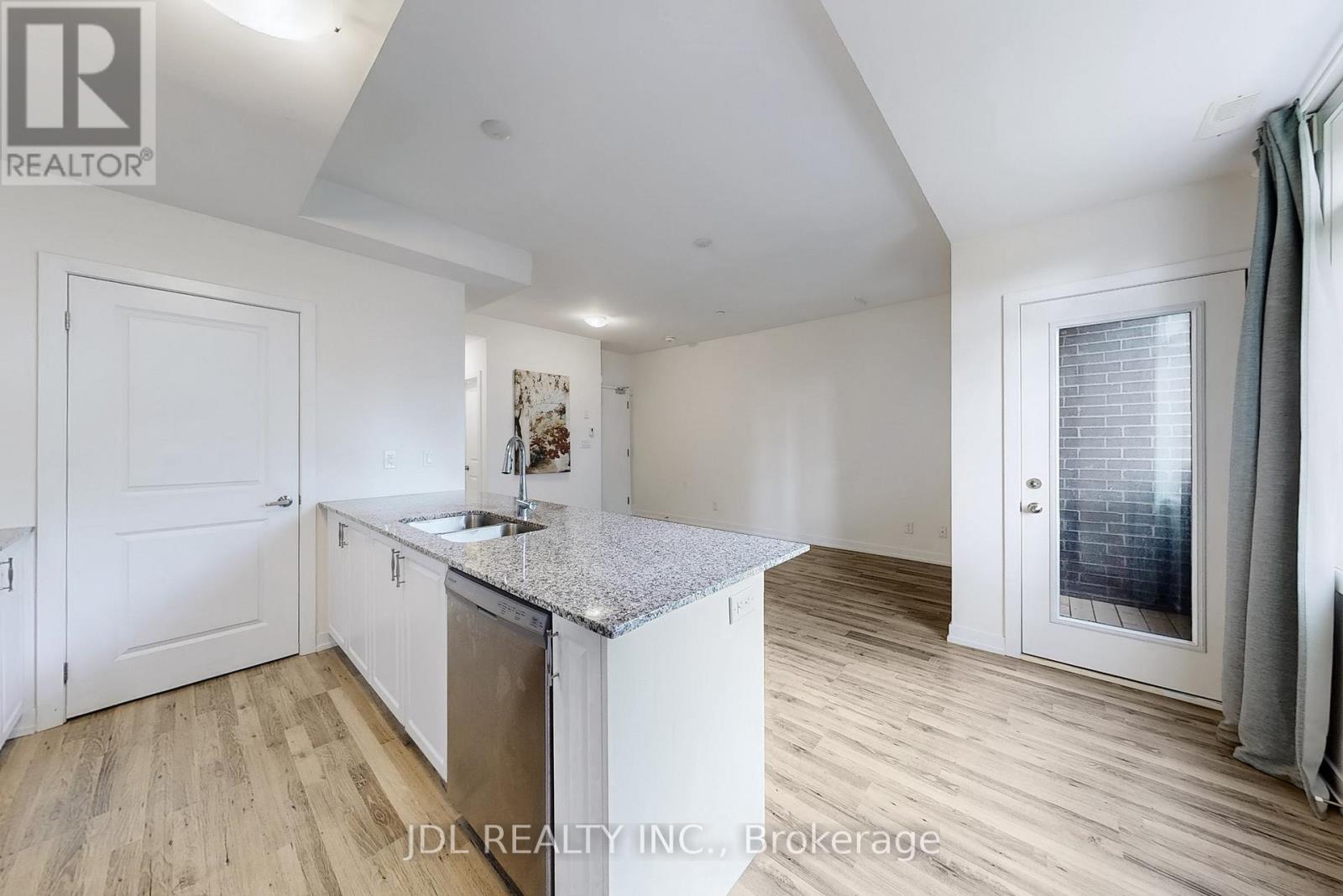 112 - 370 Red Maple Road Property Photo 13