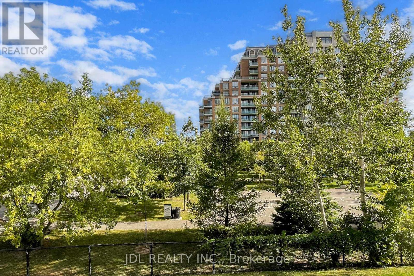 112 - 370 Red Maple Road Property Photo 17