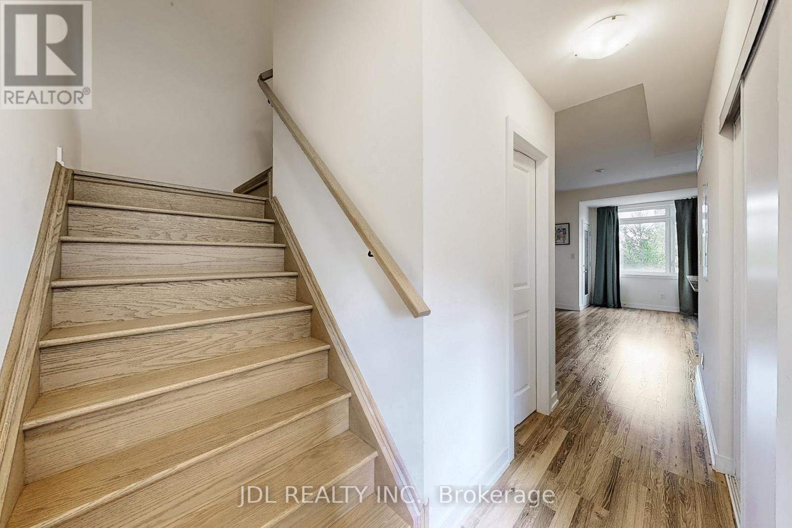 112 - 370 Red Maple Road Property Photo 18