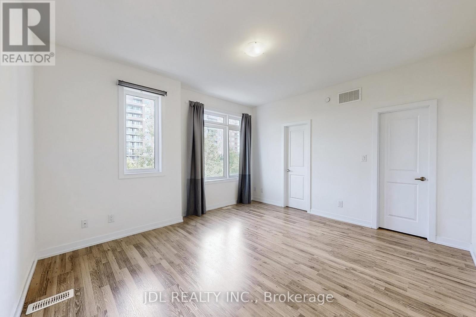112 - 370 Red Maple Road Property Photo 19