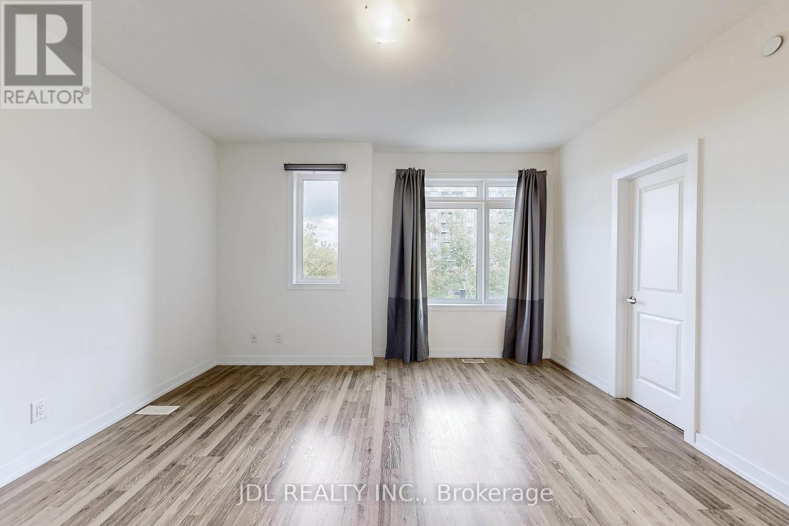 112 - 370 Red Maple Road Property Photo 20