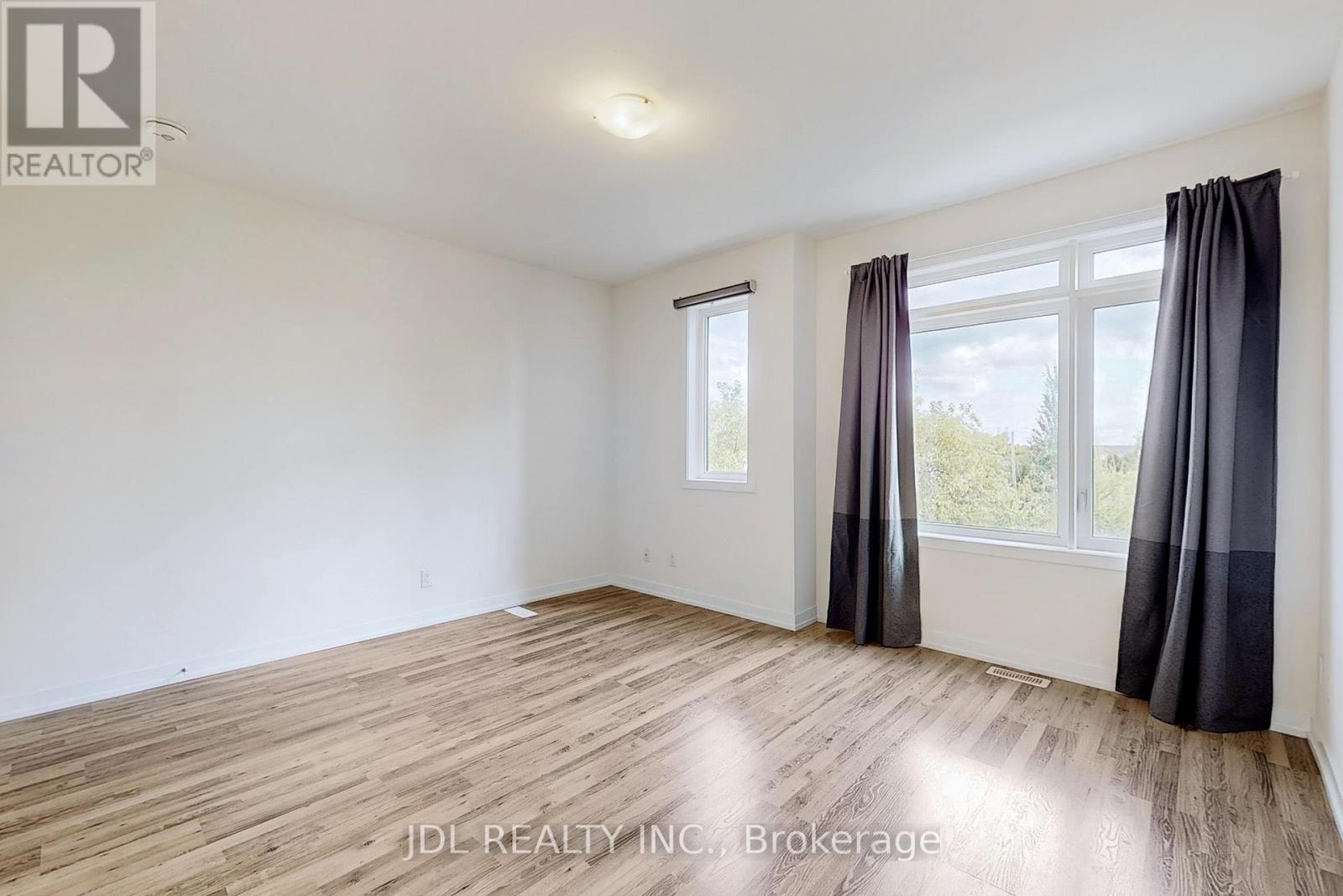 112 - 370 Red Maple Road Property Photo 21