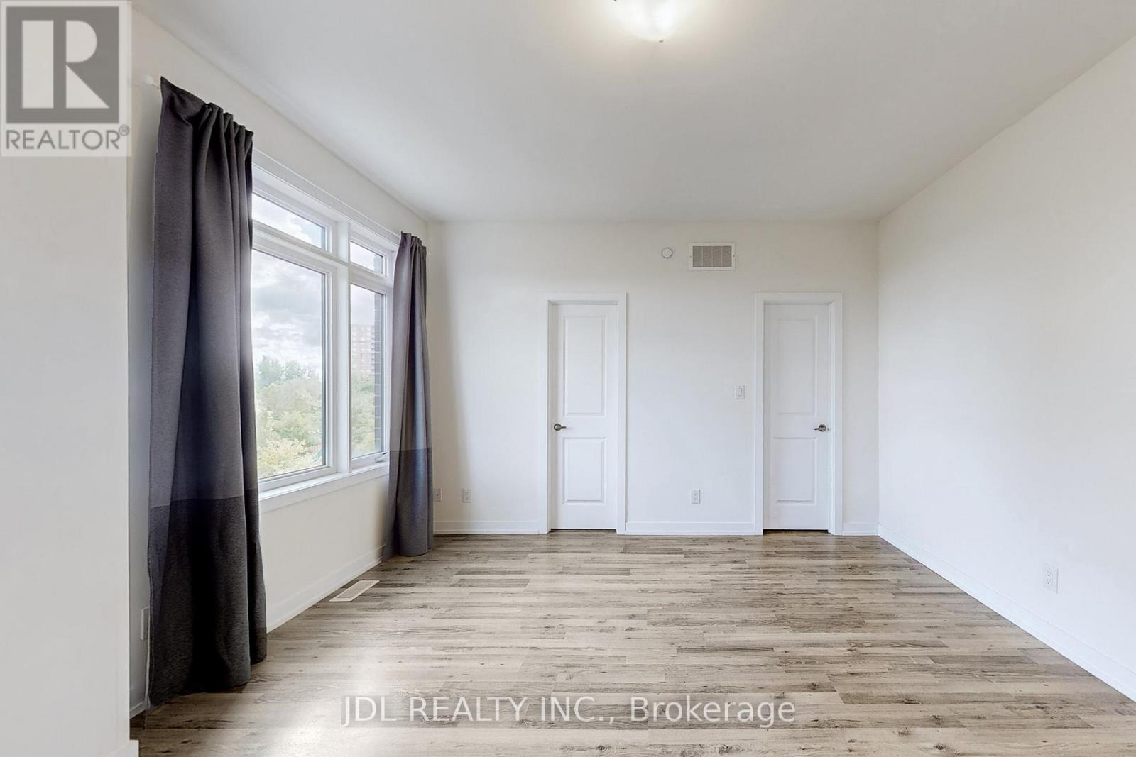112 - 370 Red Maple Road Property Photo 22