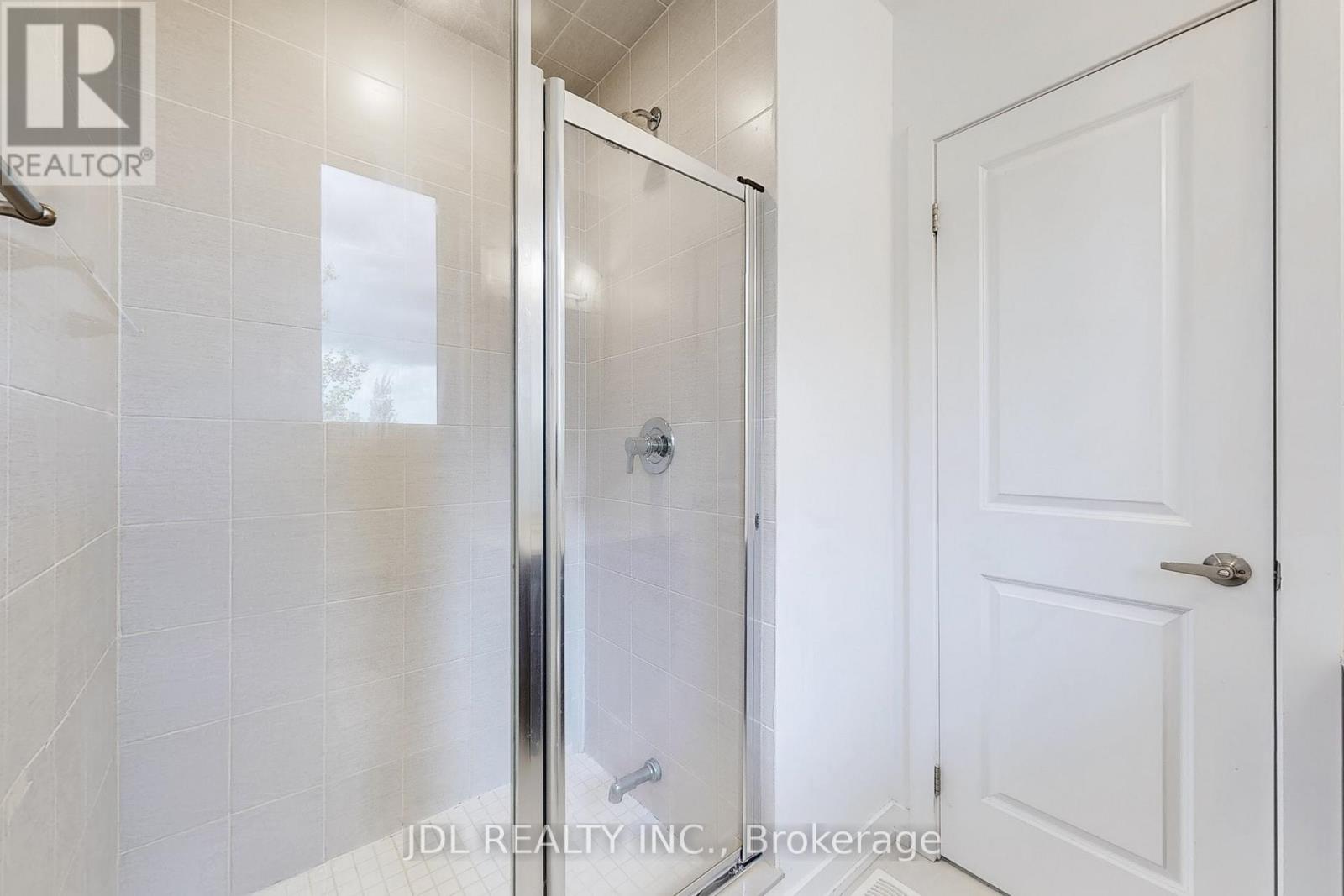 112 - 370 Red Maple Road Property Photo 25