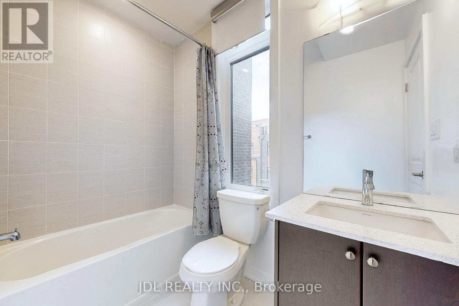 112 - 370 Red Maple Road Property Photo 29