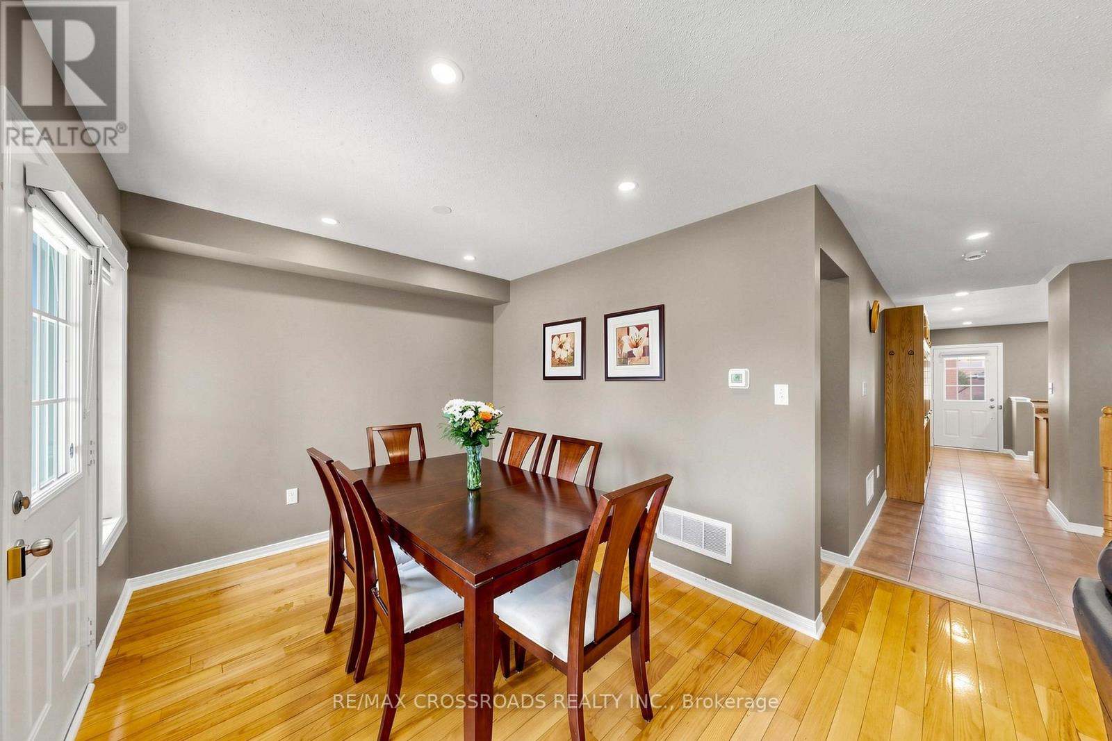 41 Prince Charles Way Property Photo 12