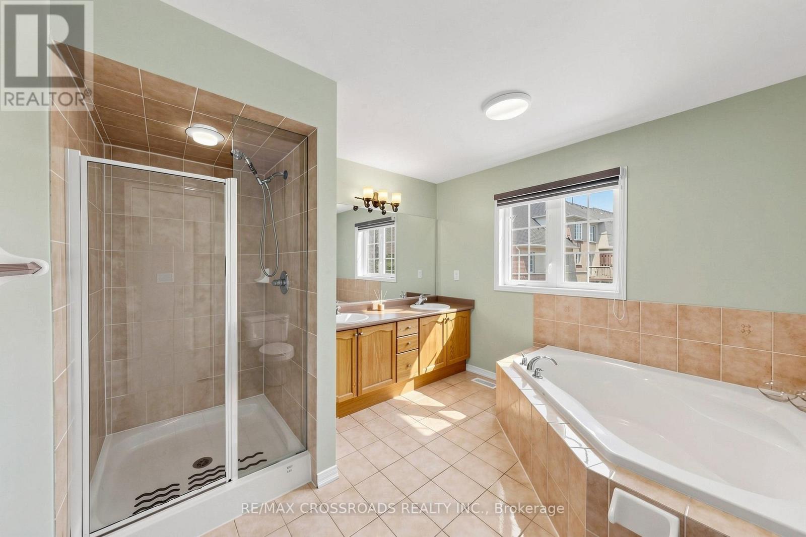 41 Prince Charles Way Property Photo 15
