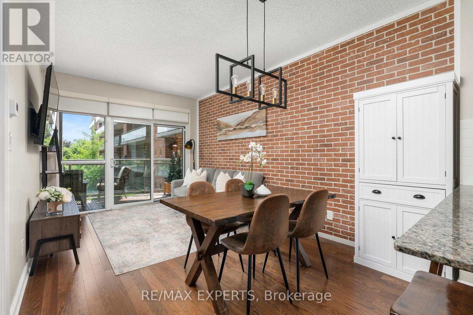 301 - 281 Woodbridge Avenue Property Photo 1