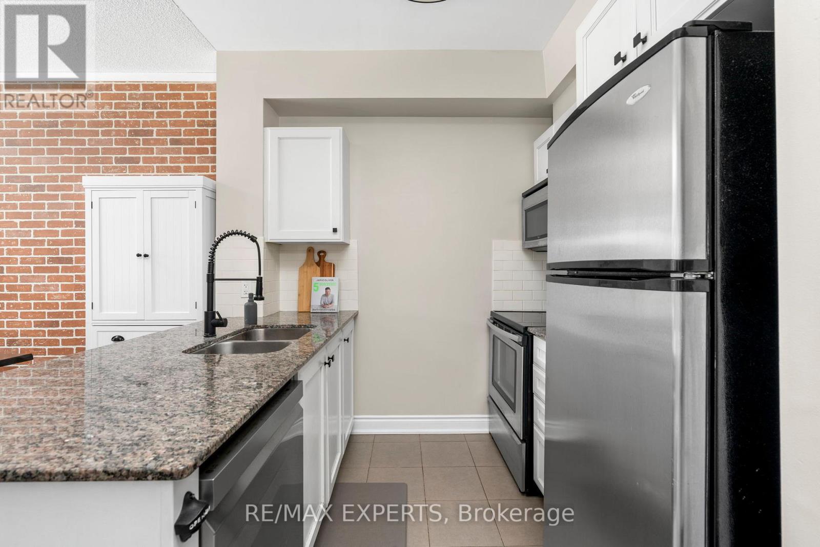301 - 281 Woodbridge Avenue Property Photo 5