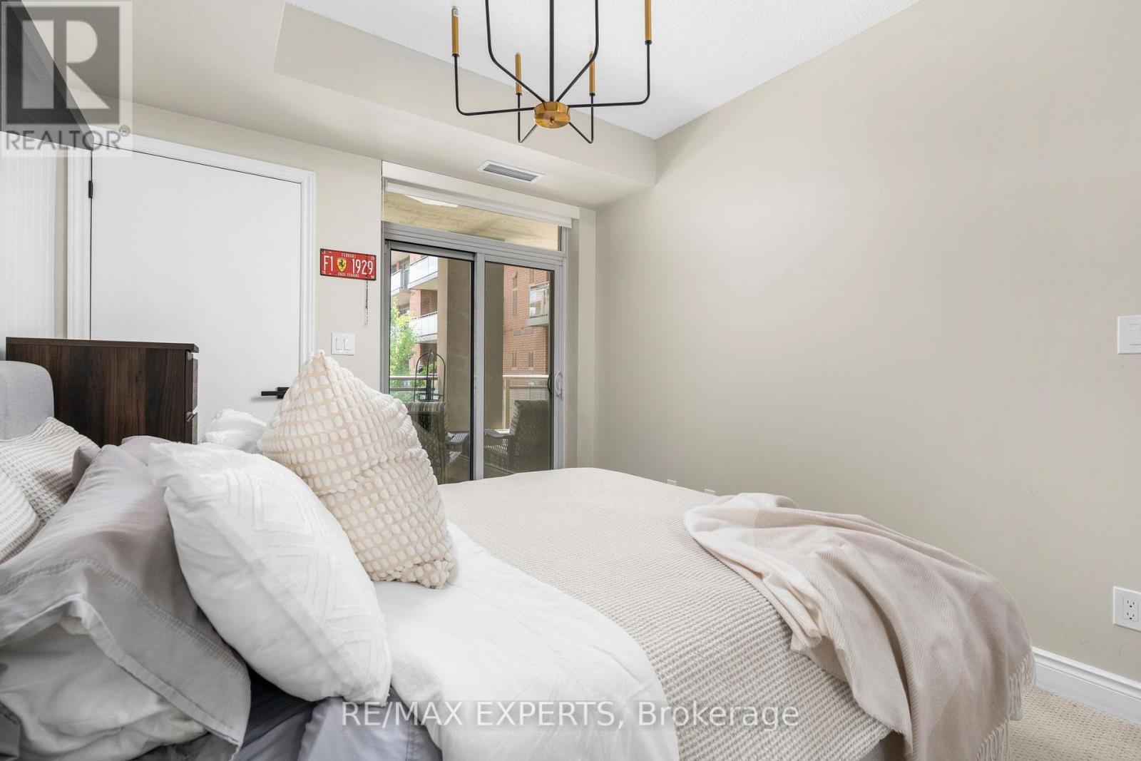 301 - 281 Woodbridge Avenue Property Photo 16